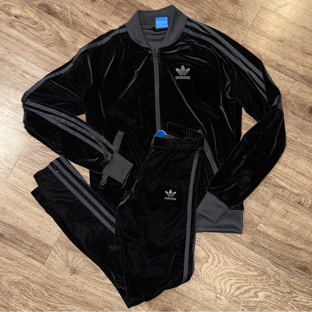 🚫 SOLD 🚫 Adidas Black Velvet Track Suit